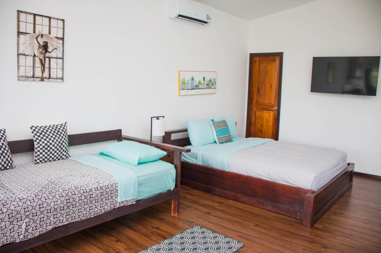 Chango'S Apartments Bocas Town Bagian luar foto