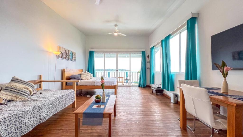 Chango'S Apartments Bocas Town Bagian luar foto